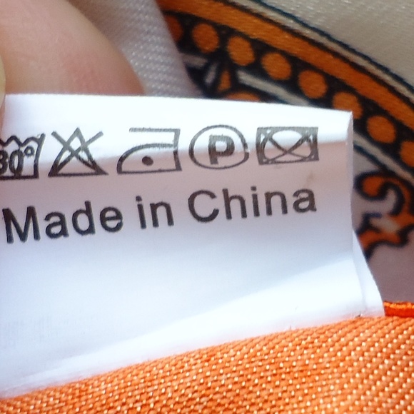 Silk Feeling Polyester Scarf Asian Themed 35" x 35" - Picture 8 of 8